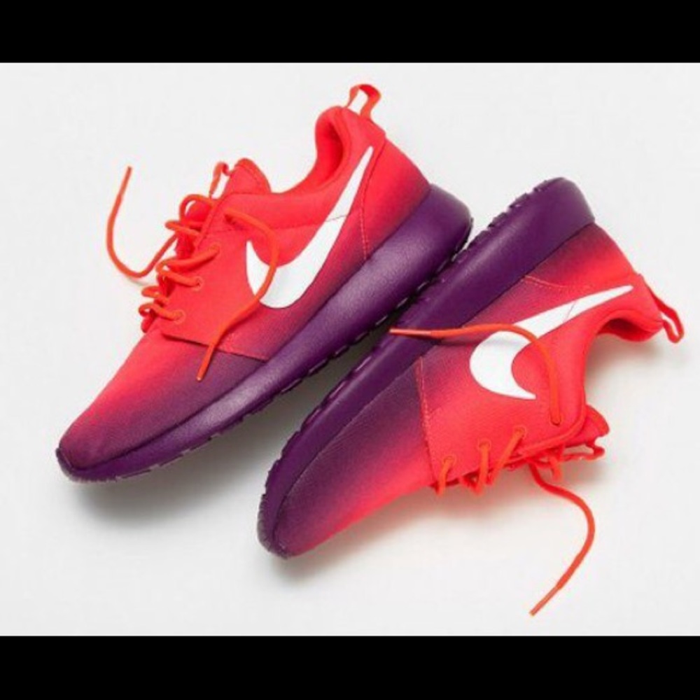 Nike Roshe Run (Laser Crimson/Bright Grape)